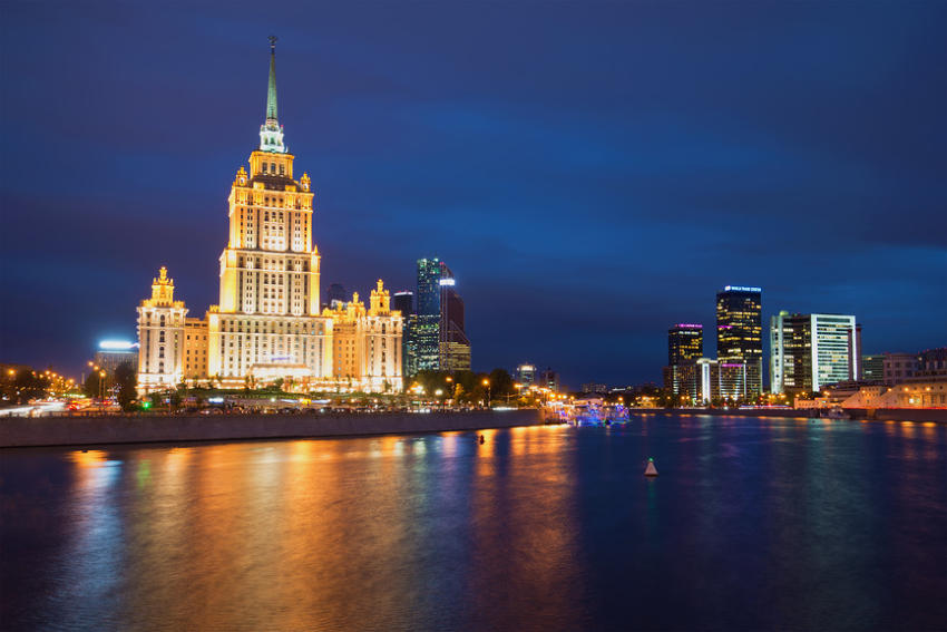 Ночная Москва. Вид на одну из сталинских высоток – гостиницу «Украина»