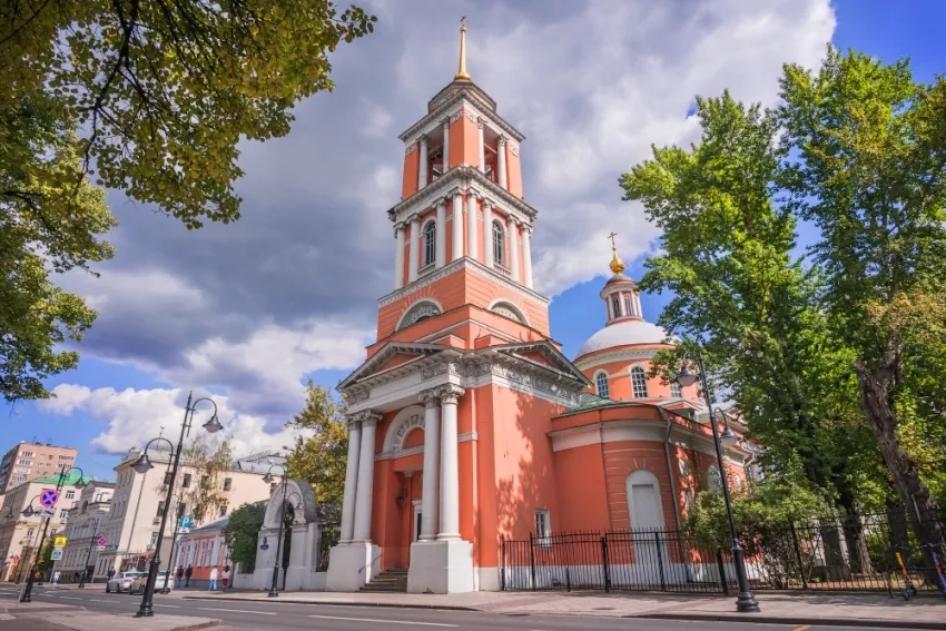 Церковь Живоначальной Троицы на Пятницкой улице в Москве